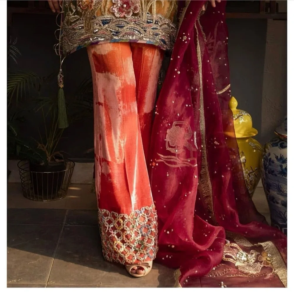 Pakistani/Indian designer Arjumand Bano beautifully embellished Dress. Size S/M - Picture 5 of 15
